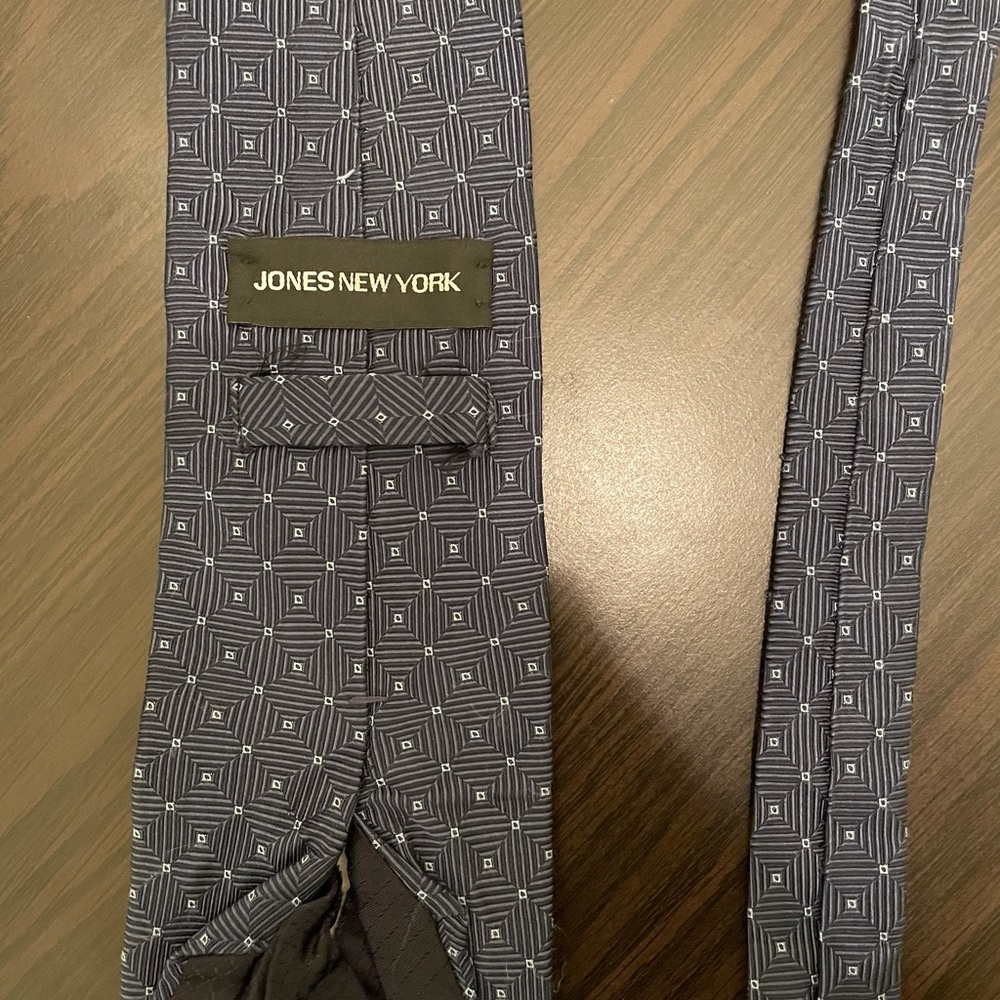 Jones Tie